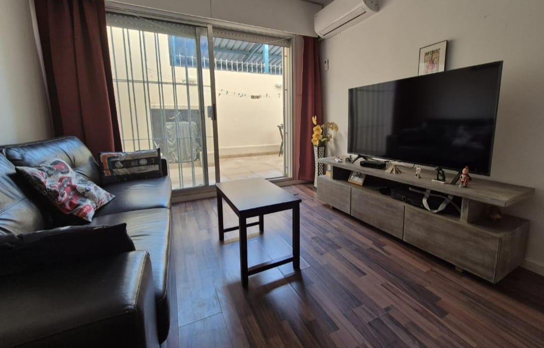 Con patio y doble cochera