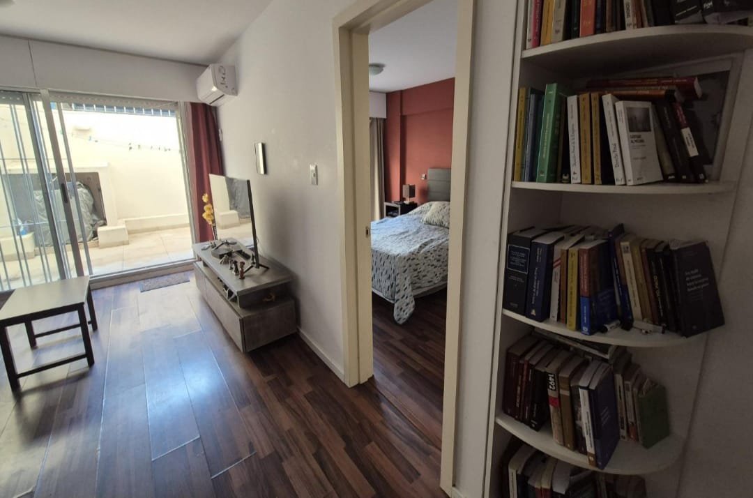 Con patio y doble cochera - Imagen 3