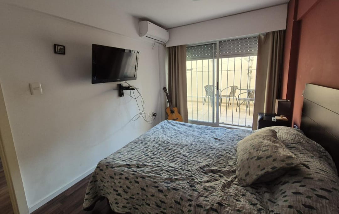 Con patio y doble cochera - Imagen 6