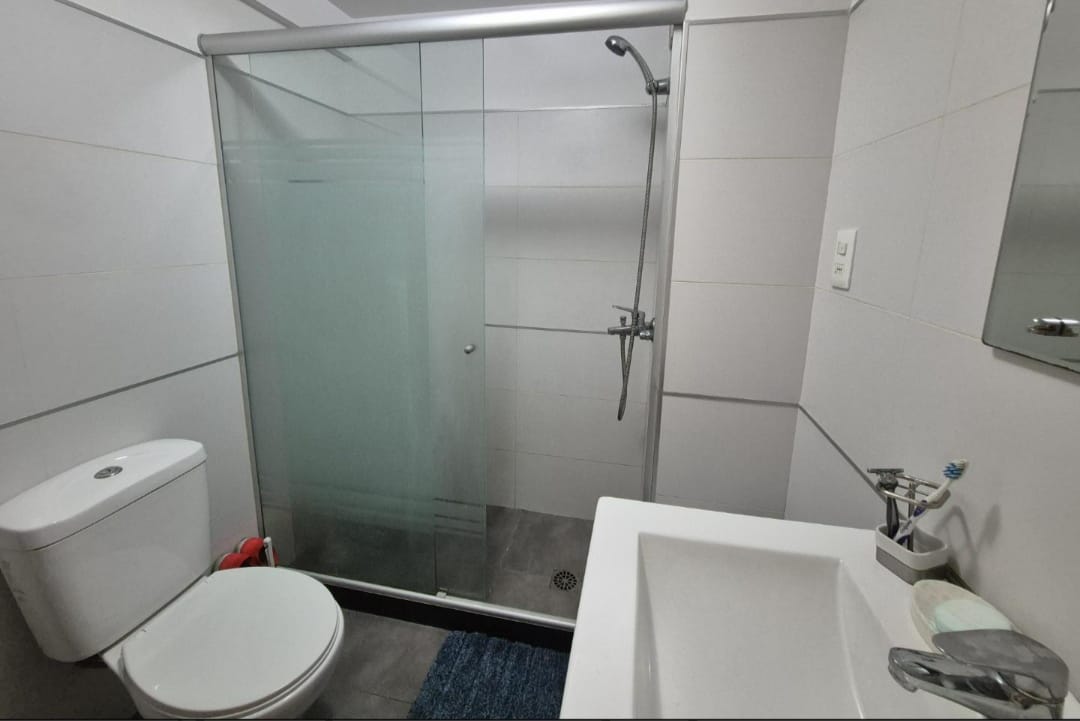 Con patio y doble cochera - Imagen 7