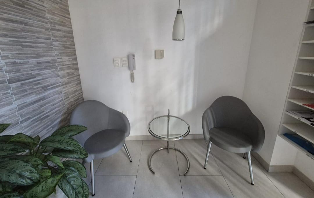 Con patio y doble cochera - Imagen 10